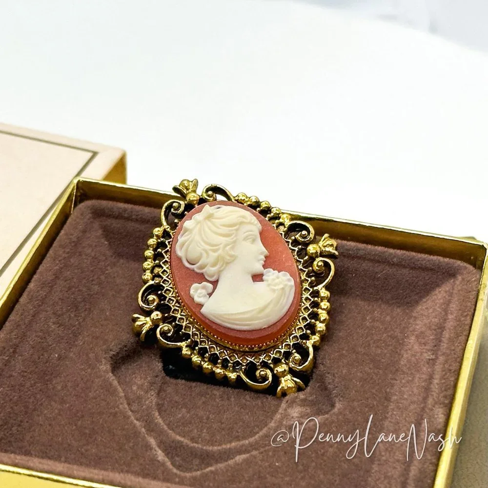 NIB Vintage Avon Perfume Glace Silhouette Cameo Pin Brooch - Picture 7 of 7